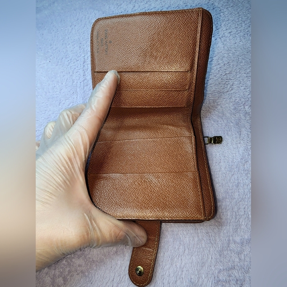 Authentic Louis Vuitton Monogram Compact Zippy - Picture 6 of 15